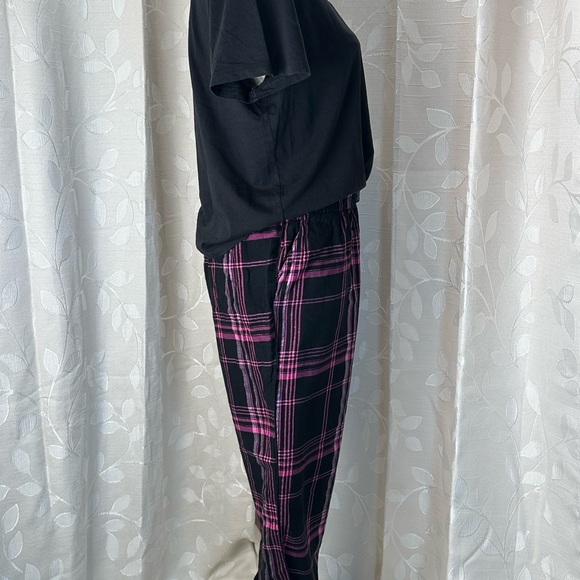 Victoria’s Secret Black Floral Logo Tee & Plaid Jogger Pants Set M Lounge‎ - Picture 3 of 9
